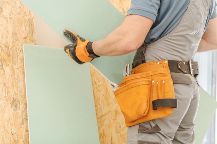 Reliable Maryland home remodel contractor working on site